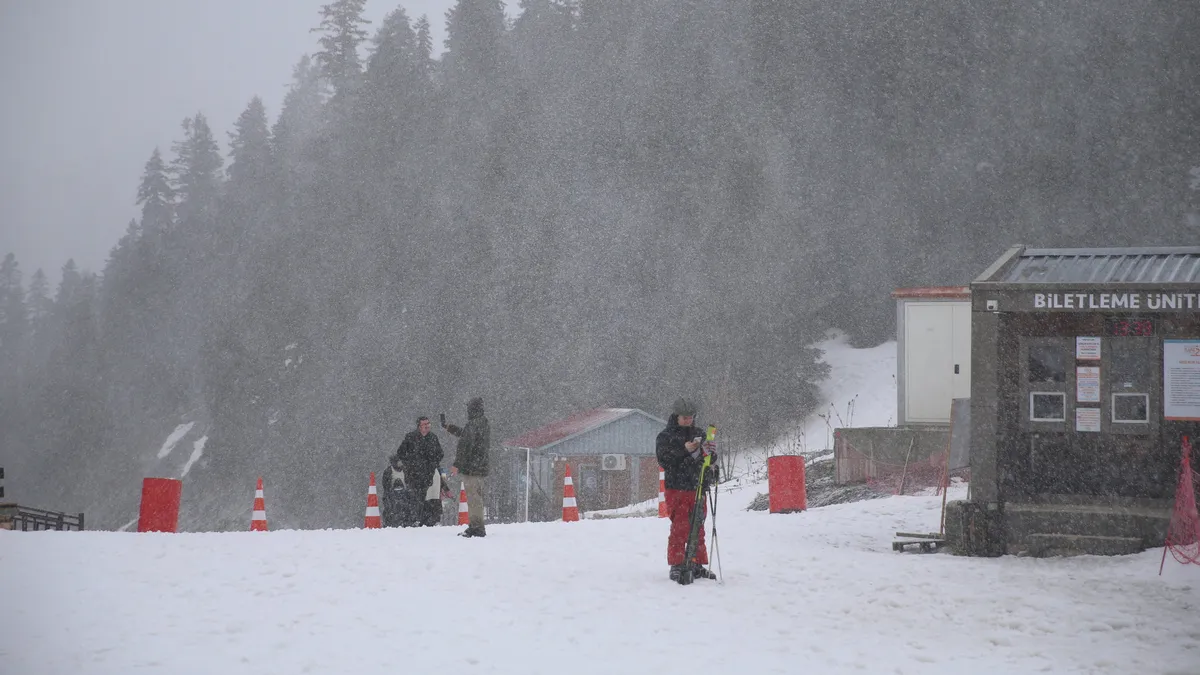 Ilgaz Dağı'nda kar yağışı etkili oluyor