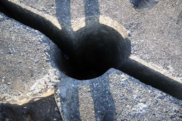 Beton blok arasına düşen çocuğu imam kurtardı - 1
