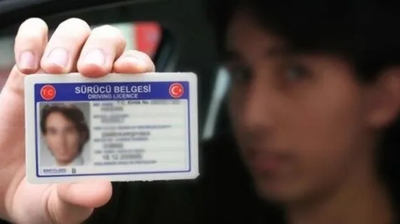 ehliyet-kursu-fiyatlari-harc-ucreti-ne-kadar-kac-tl-oldu-2023-sinav-ucreti-hangi-bankaya-yatirilir-a-a1-a2-b-b-1685637039129.jpg Ehliyet kursu fiyatları, harç ücreti ne kadar, kaç TL oldu 2023? A, A1, A2, B, B1, F, M ve engelli sınıfı ehliyet kurs ücretleri... - 4