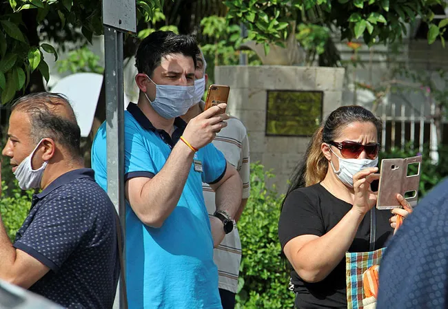 Çarpıştığı sürücüyü kanlar içerisinde gördü, gözyaşlarına boğuldu! Herkes ağlarken onlar cep telefonuyla çekti - 6