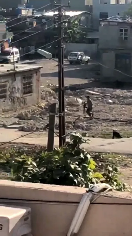 1634380828870.jpg Adana'da film sahnelerini aratmayan çatışma! Uzun namlulu silahlarla... - 1