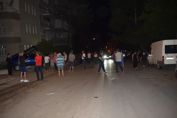 freni-bosalan-tir-ortaligi-savas-alanina-cevirdi-1627355279661.jpg Freni boşalan TIR ortalığı savaş alanına çevirdi! - 3
