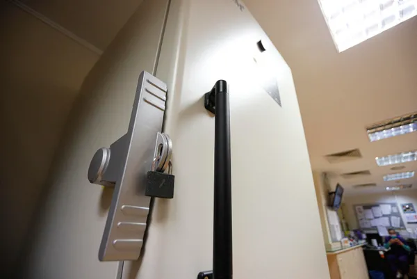 Koronavirüs aşısı nasıl saklanıyor? İlk kez görüntülendi...