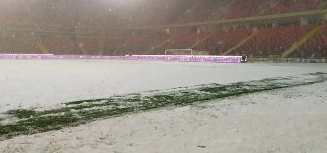 Son dakika: Süper Lig’e kar engeli! Kayserispor-Başakşehir ve Gaziantep FK-Yeni Malatyaspor maçları saat kaçta?