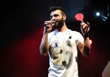 Ünlü şarkıcı Emre Kaya hastaneye kaldırıldı