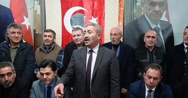 CHP’de yaprak dökümü! ’DEM’li ittifaka büyük tepki! Çok sayıda isim MHP’ye geçiş yaptı