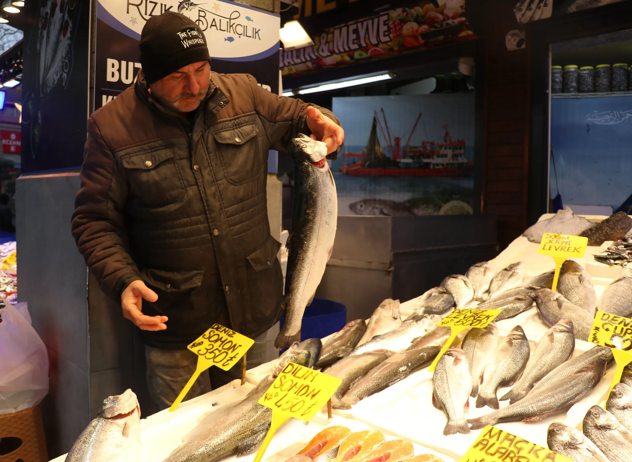 Trabzon'da balıkçı tezgahlarında istavrit ilgi görüyor