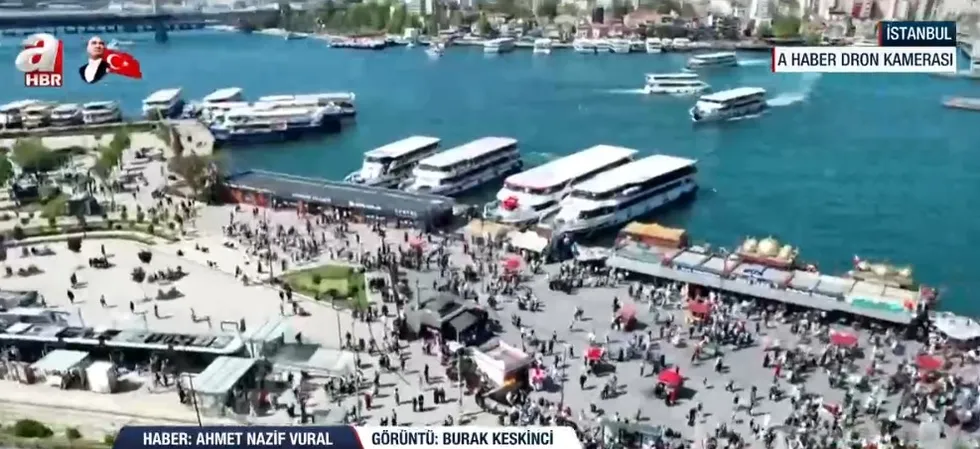 istanbulun-kalbinde-bayram-bereketi-tarihi-yarimadada-adim-atacak-yer-kalmadi-1779202662489.jpg Eminönü sahili ve vapur iskelelerinde de dikkat çeken görüntüler vardı. Havaların ısınmasıyla birlikte Boğaz manzarasını görmek isteyen vatandaşlar vapurları tercih etti. (Fotoğraf - ahaber.com.tr - ekran görüntüsü)