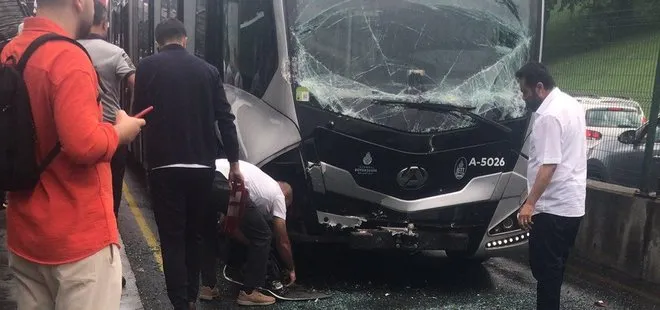 Üsküdar’da metrobüs yolcu indiren metrobüse çarptı