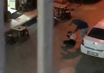 Eski eşini sokak ortasında tekme tokat dövdü! Çevredekiler izlemekle yetindi