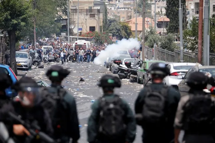 İsrail polisi Kudüs sokaklarında cemaate müdahale etti