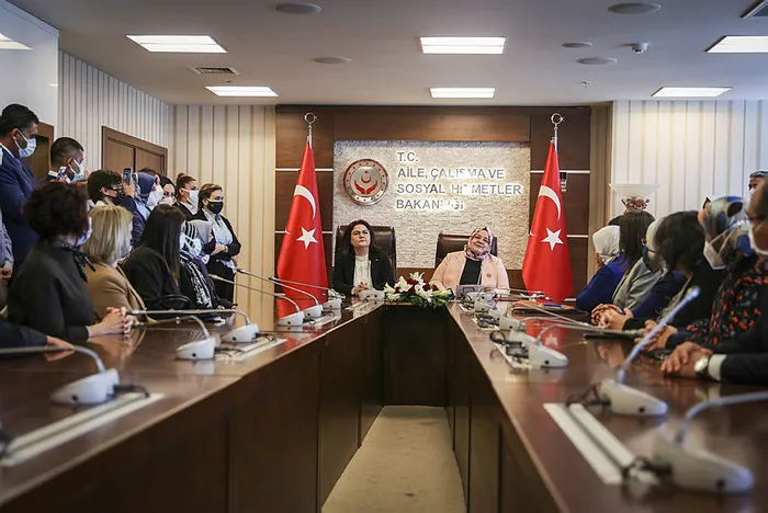 Aile ve Sosyal Hizmetler Bakanlığı görevini Derya Yanık devraldı