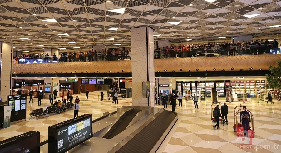 Galatasaray kafilesi Karabağ maçı için gittiği Bakü'de coşkuyla karşılandı 3