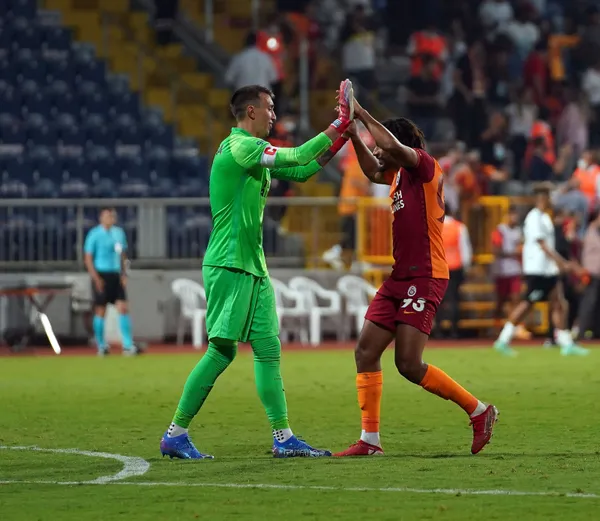 Galatasaray ve Fenerbahçe'nin UEFA Avrupa Ligi'ndeki rakipleri belli oldu - 8