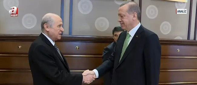 yeni-donemin-basladigi-gun-28-agustos-2014-millete-karsi-burokrasiyle-orulen-duvarlar-kaldirildi-1756370597642.jpg Ekran görüntüsü / A Haber