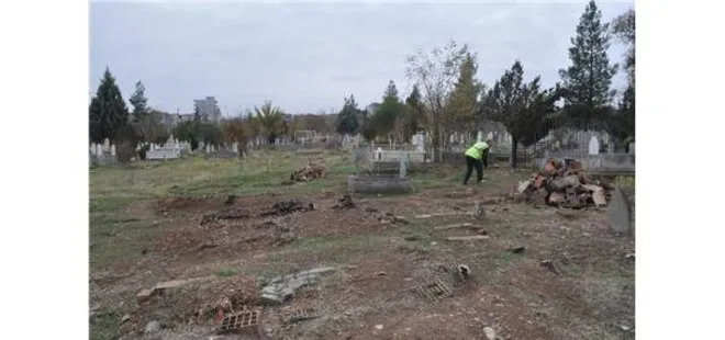 Teröristlere ait olduğu iddia edilen 279 mezar tek tek açıldı