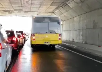 Arızalanan İETT aracı yolda kaldı! İstanbul sabah sabah yine kabusu yaşadı