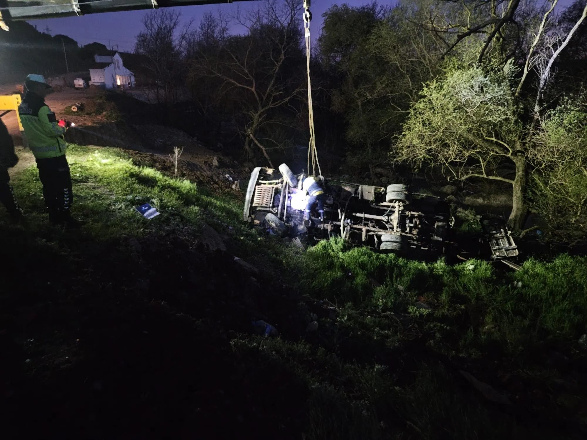 Balıkesir’de kamyonet şarampole devrildi: 1 ölü