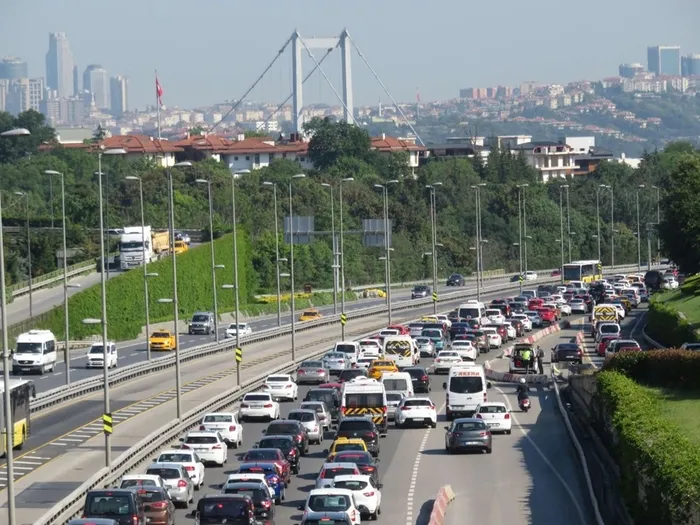 Son dakika: İstanbul'da kısıtlamasız cumartesi trafikle başladı - 2