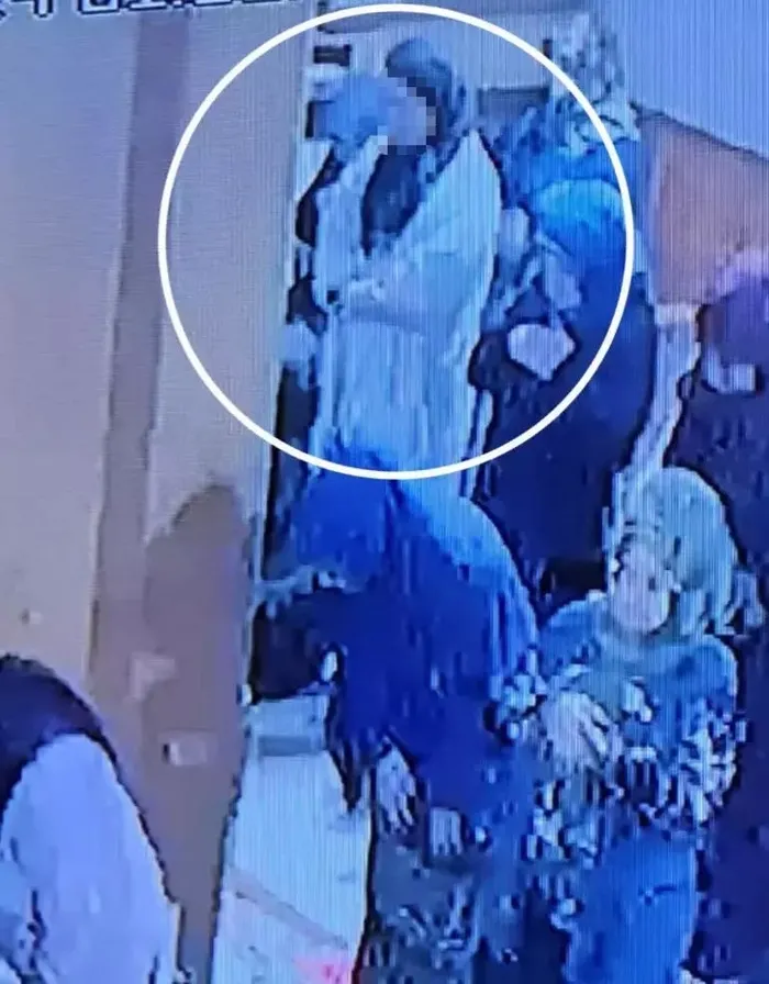 basortu-takip-camide-namaz-kilan-kadinlari-taciz-etti-1712512418156.jpeg Samsun'da 'yok artık' dedirten olay! Başörtü takıp camide namaz kılan kadınları taciz etti | Polis her yerde bu sapığı arıyor - 1