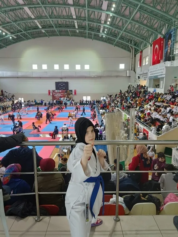 1683364922460.jpeg Kafa aynı sahne farklı! 28 Şubatçılar bildiğiniz gibi... Karate şampiyonasında skandal: Başörtülü diye... - 4