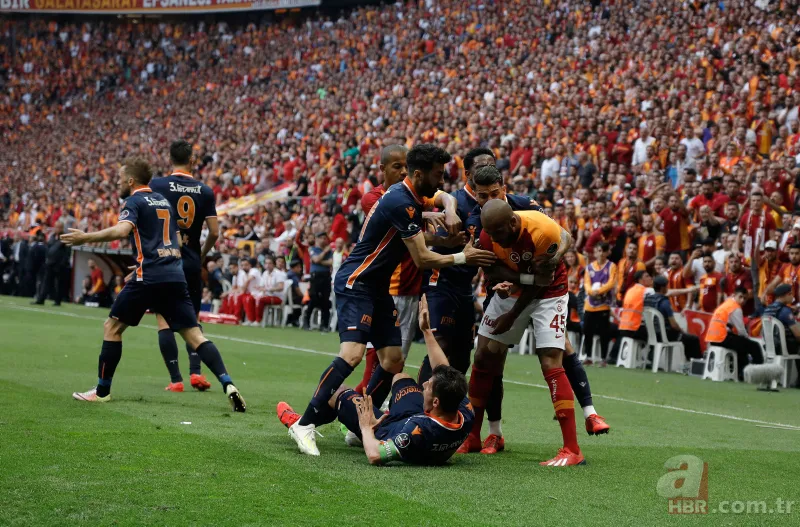 Başakşehir'in golü sonrası ortalık karıştı 15