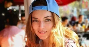 Ezgi Mola takipçisine böyle ayar verdi!