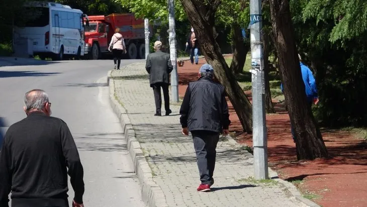 65 yaş üstü vatandaşlar 50 gün sonra sokakta! İşte o görüntüler