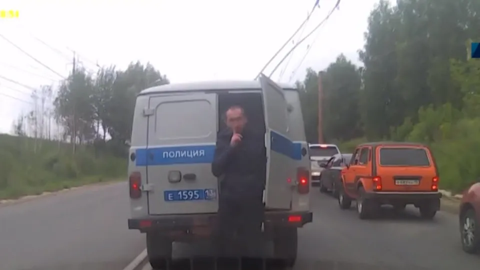 Böyle firar girişimi görülmedi! Trafikte sus işareti yapıp kaçtı! Özgürlüğü kısa sürdü