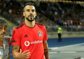 Negredo gidiyor Mitroglou geliyor