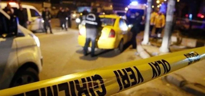 Gazete okuyan arkadaşını defalarca sırtından bıçakladı! Korkunç olay...