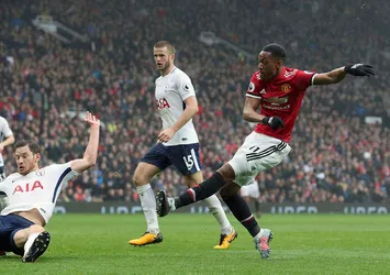 Manchester United'dan kritik galibiyet