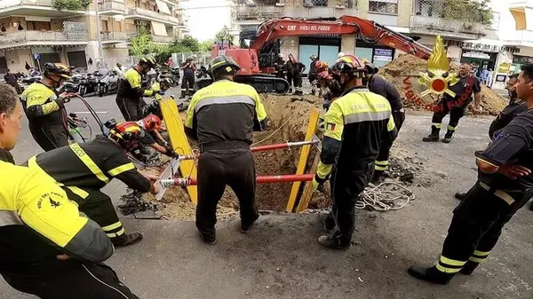 Roma'da görenleri şaşkına çeviren soygun girişimi! Kazdığı tünelin altında kaldı - 1