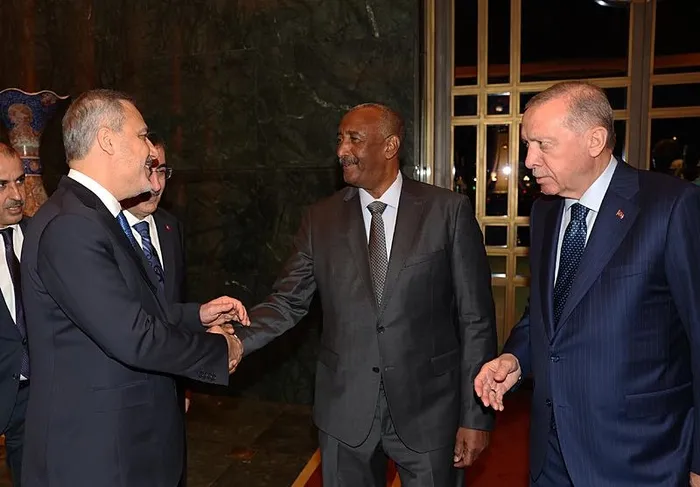baskan-erdogandan-sudan-egemenlik-konseyi-baskani-abdulrahman-el-burhana-taziye-dilekleri-1715024456434.jpeg Başkan Erdoğan'dan Sudan Egemenlik Konseyi Başkanı Abdülrahman El Burhan'a taziye dilekleri! - 1