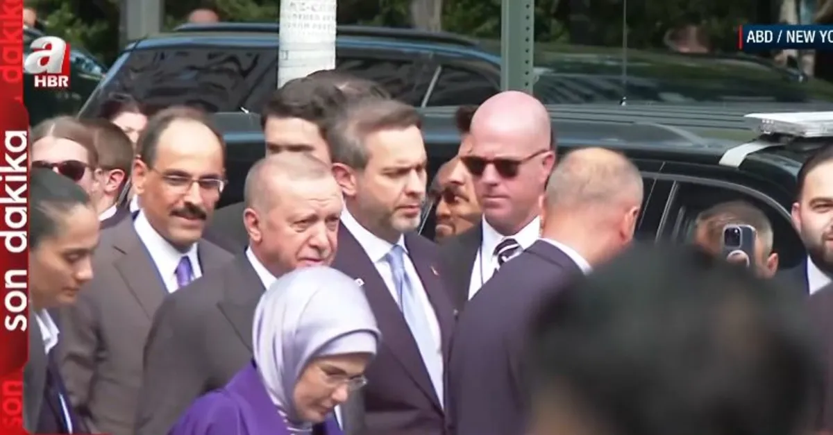 Başkan Erdoğan Türkevi'nden çıktı!