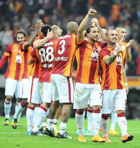 Galatasaray Tarık Çamdal’dan kurtuluyor!