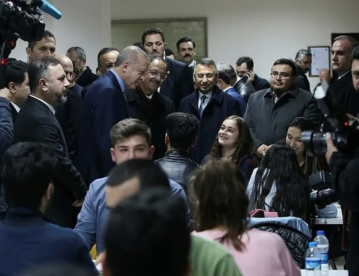 Başkan Erdoğan Millet Kıraathanesinde gençlerle bir araya geldi