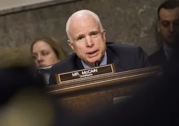 Trump'la McCain kavgaya tutuştu