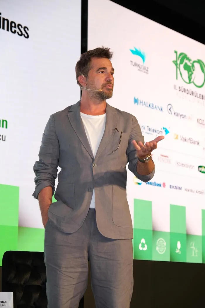 surdurulebilir-donusum-icin-yol-haritasi-is-dunyasi-ve-kamu-temsilcileri-surdurulebilir-yuzyil-zirvesinde-turk-1717758535234.jpeg İş dünyası ve kamu temsilcileri Sürdürülebilir Yüzyıl Zirvesi’nde Turkuvaz Medya'da buluştu: Türkiye 5.5G'ye geçiyor! Bakan Yardımcısı tarih vererek duyurdu - 13