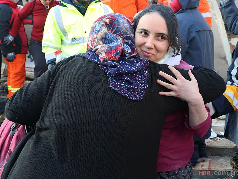 Depremden saatler sonra mucize kurtuluşlar! Umutlu bekleyişler sürüyor 13