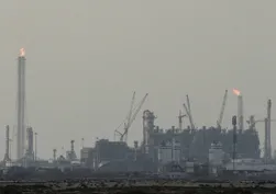 Yemen açıklarında 7 kişinin bulunduğu bottan LNG tankerine ateş açıldı, geminin güvenlik ekibi uyarı ateşiyle karşılık verdi