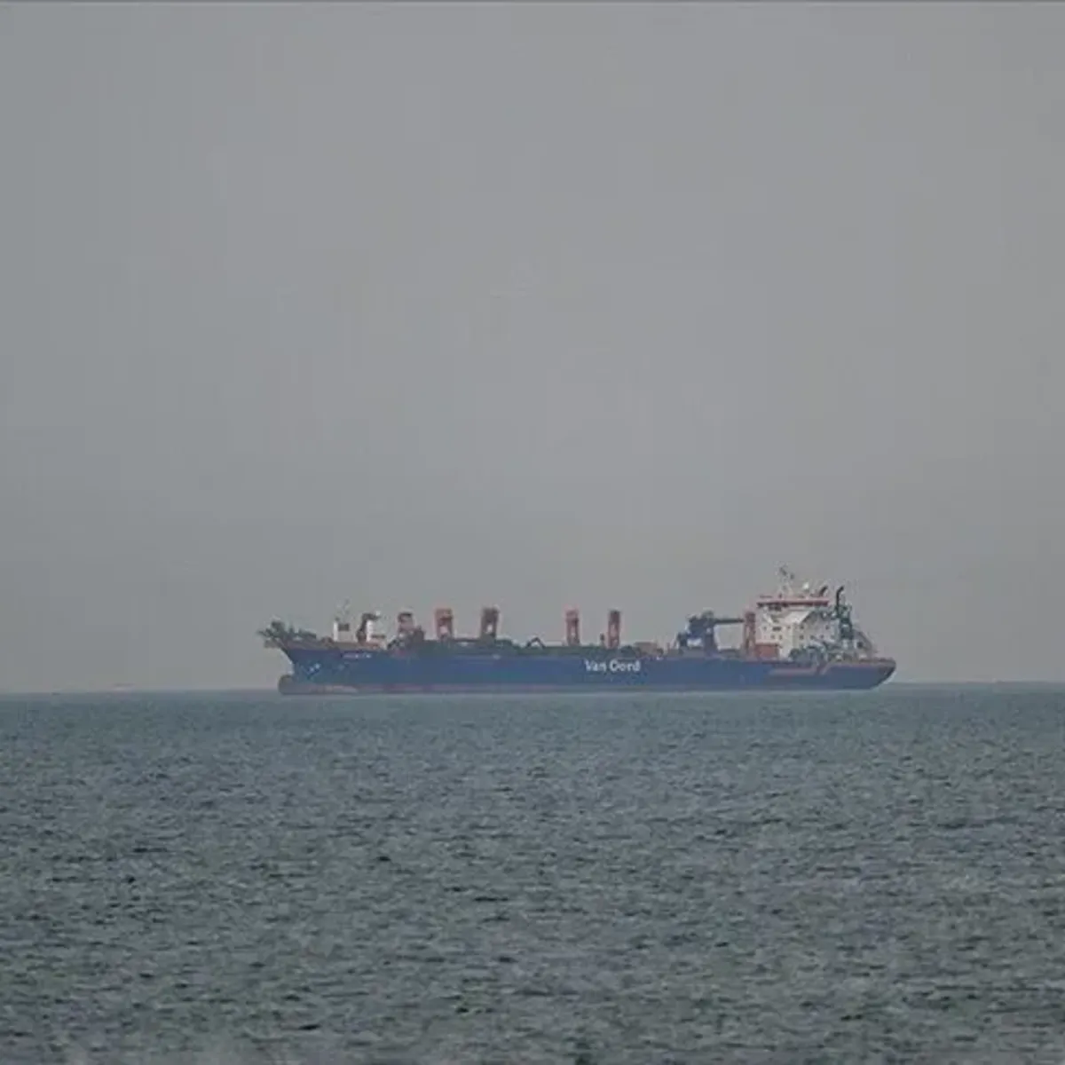 Hürmüz Boğazı'nda tanker alarmı! 4 gemi daha kimliği belirsiz mühimmatla vuruldu