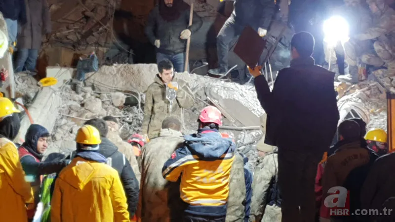 Deprem felaketinden saatler sonra yeni mucizeler! Annenin sözleri yürekleri dağladı! Duvardaki o yazı... 21