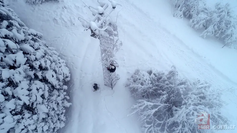 Bursa'da dağlara kar yağınca şehre indiler 1
