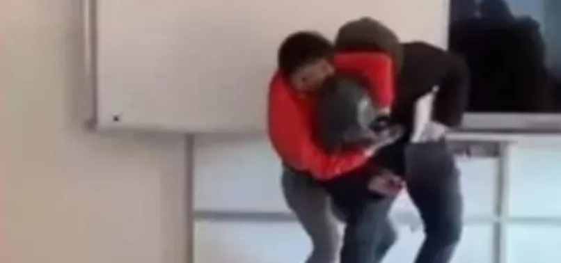 Öğretmeninin kafasına poşet geçirme videosuna çığ gibi tepki gelmişti! Kastamonu İl Milli Eğitim Müdürlüğü’nden açıklama yapıldı