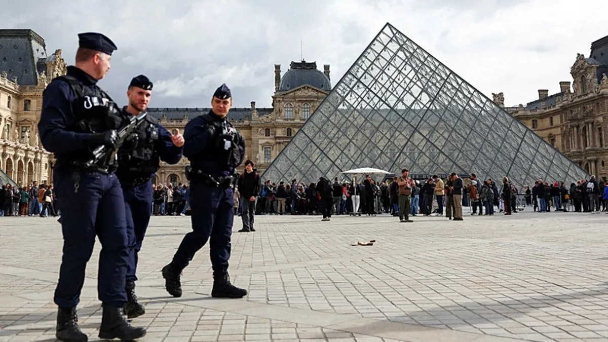 Louvre Müzesi'ni soyan hırsız ünlü çıktı!