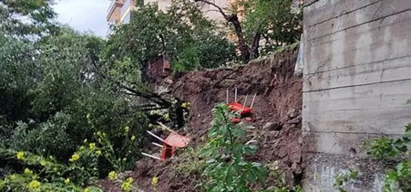 Ankara'da 4 katlı binanın istinat duvarı çöktü! Vatandaşlar panik yaşadı
