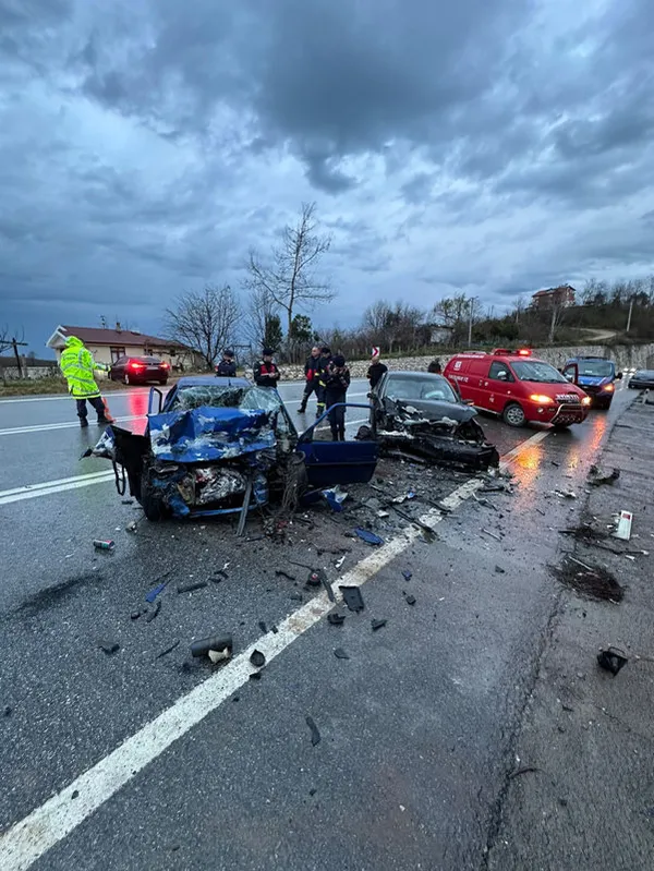 Düzce Akçakoca'da feci kaza! Kafa kafaya çarpışma anı kamerada: 2 ölü, 1 yaralı - 3