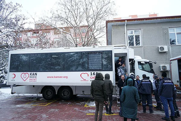 1675687761852.jpg Provokatörlerin "Malatya Kızılay Bölge Kan Merkezi yıkıldı" haberine Kızılay'dan yalanlama - 3