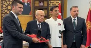 Bahçeli’ye İHA prototipi takdim edildi